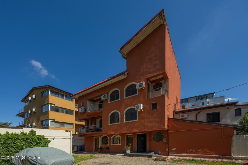 Floreasca, Pescariu, cladire multifunctionala de vanzare,