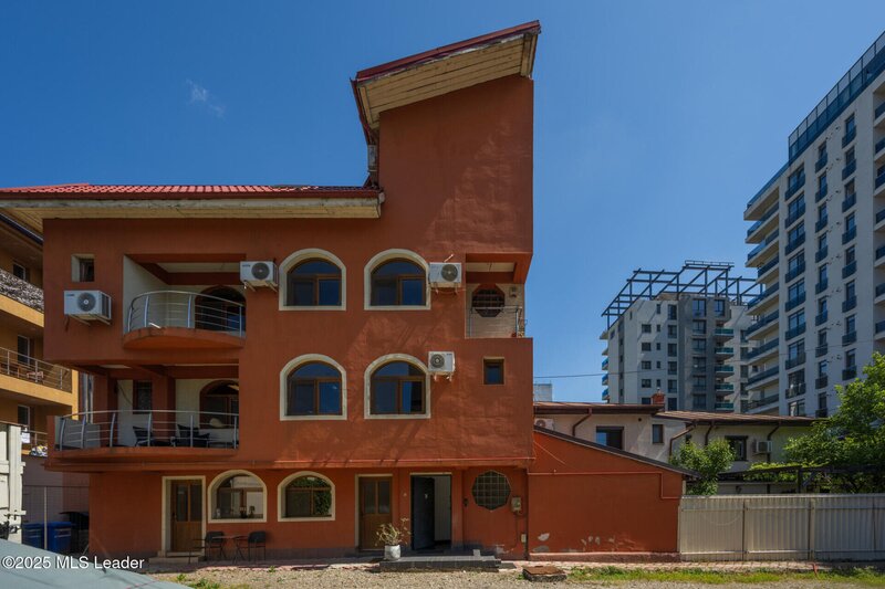 Floreasca, Pescariu, cladire multifunctionala de vanzare,