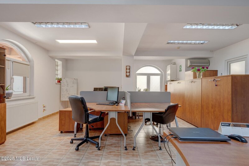 Floreasca, Pescariu, cladire multifunctionala de vanzare,