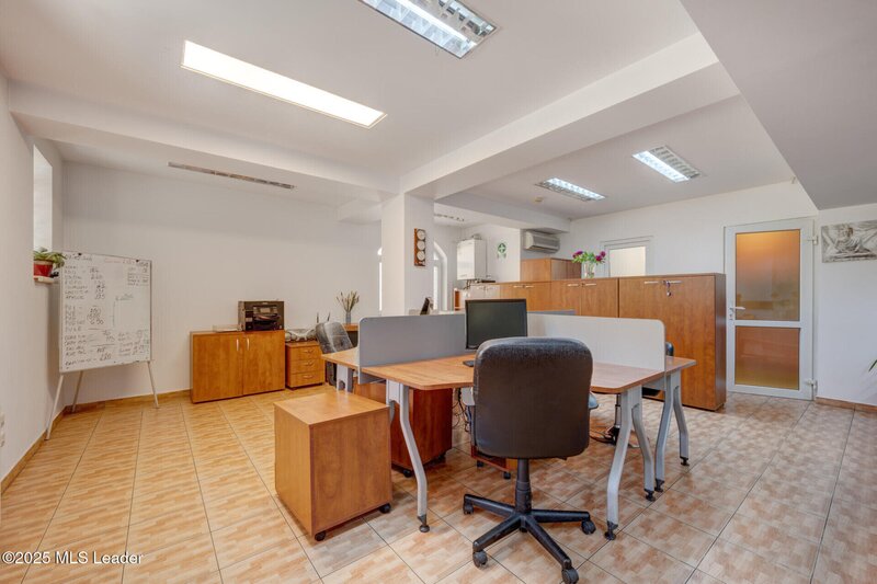 Floreasca, Pescariu, cladire multifunctionala de vanzare,