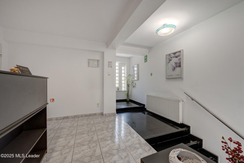 Floreasca, Pescariu, cladire multifunctionala de vanzare,
