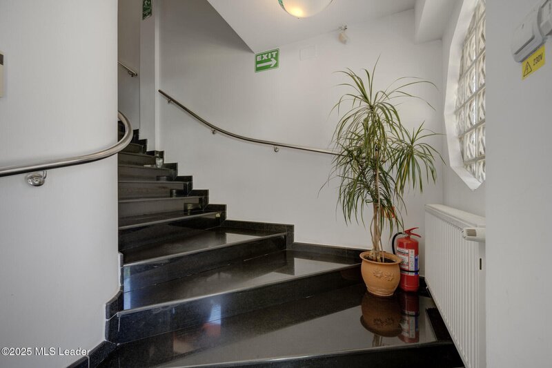 Floreasca, Pescariu, cladire multifunctionala de vanzare,