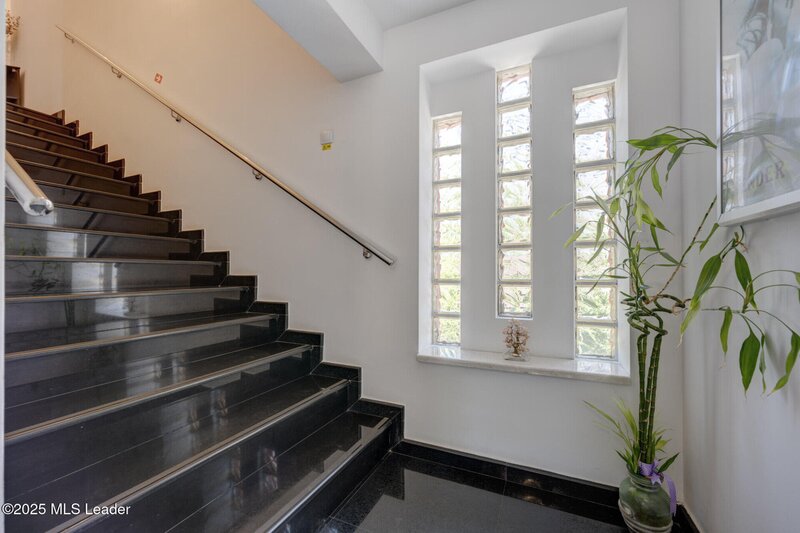 Floreasca, Pescariu, cladire multifunctionala de vanzare,