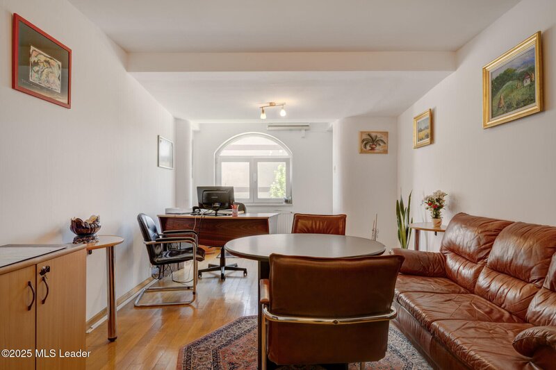 Floreasca, Pescariu, cladire multifunctionala de vanzare,